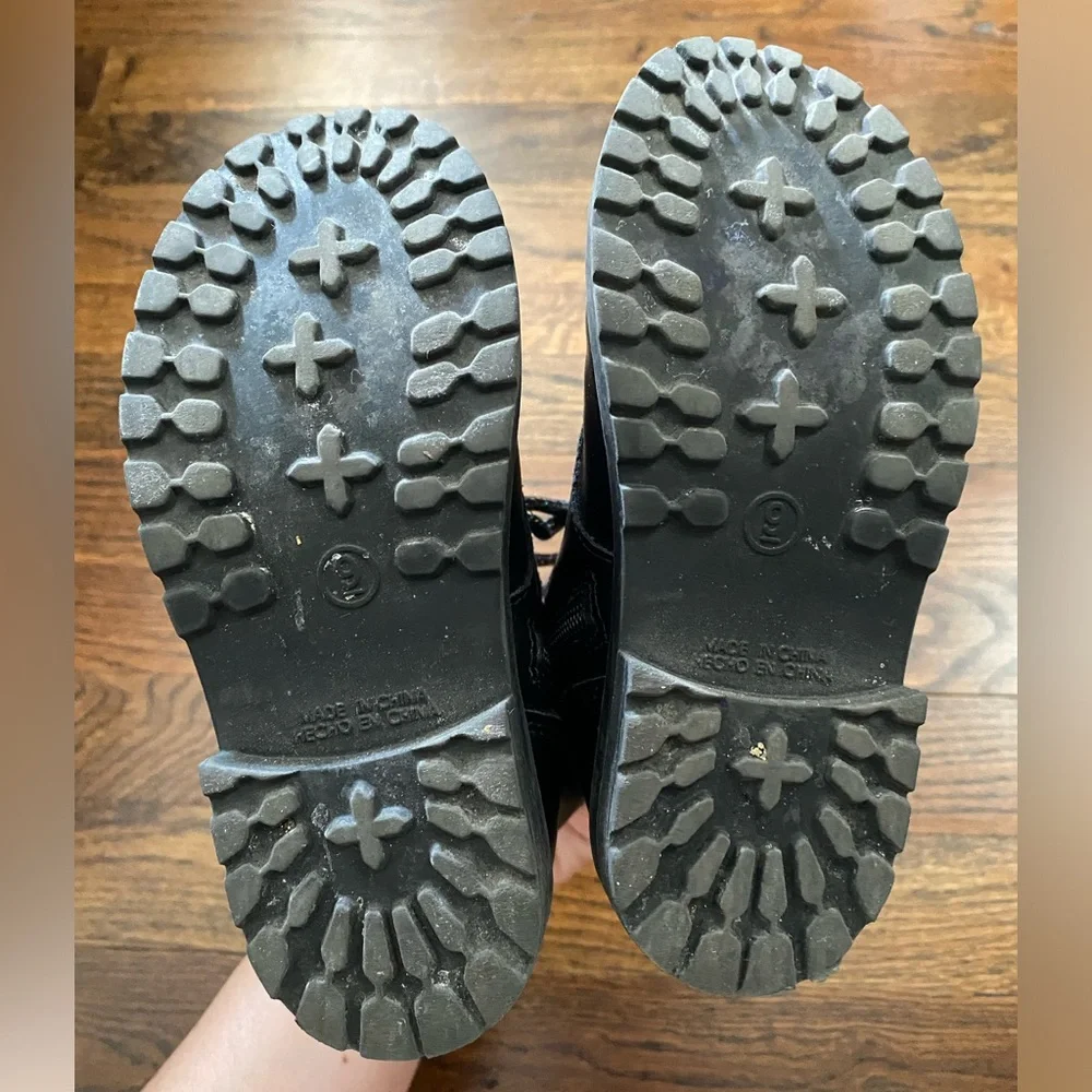 Old Navy- combat boots toddler 9 metallic detail Kids Black Lace-Up Ankle Boots